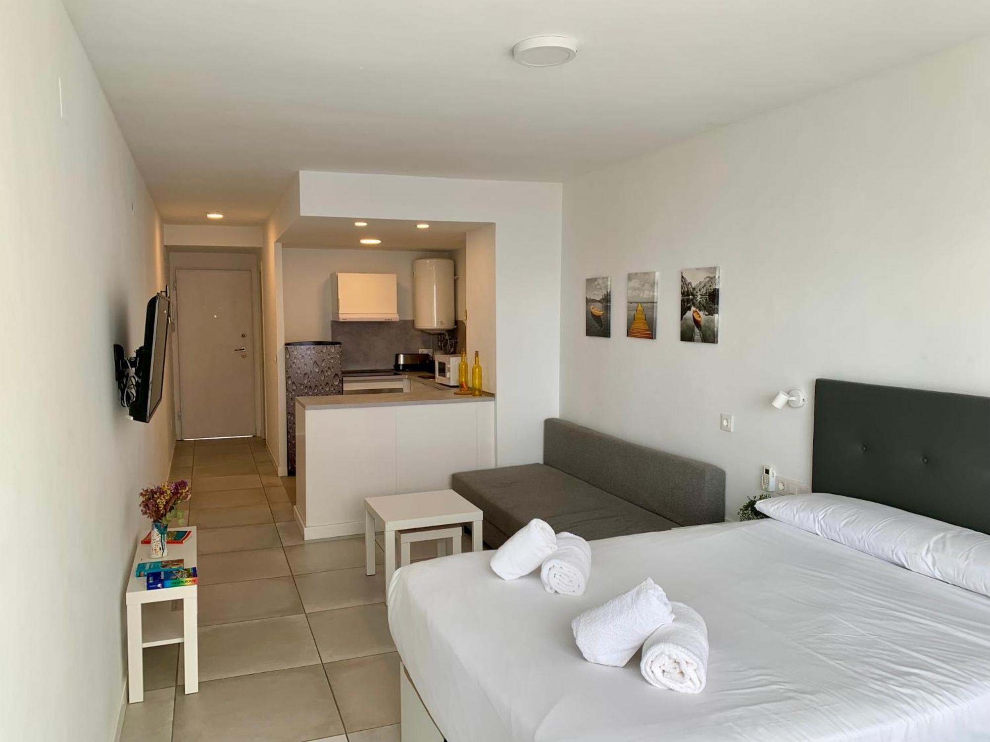 Inviting Studio With Sea View Τορρεμολίνος Εξωτερικό φωτογραφία