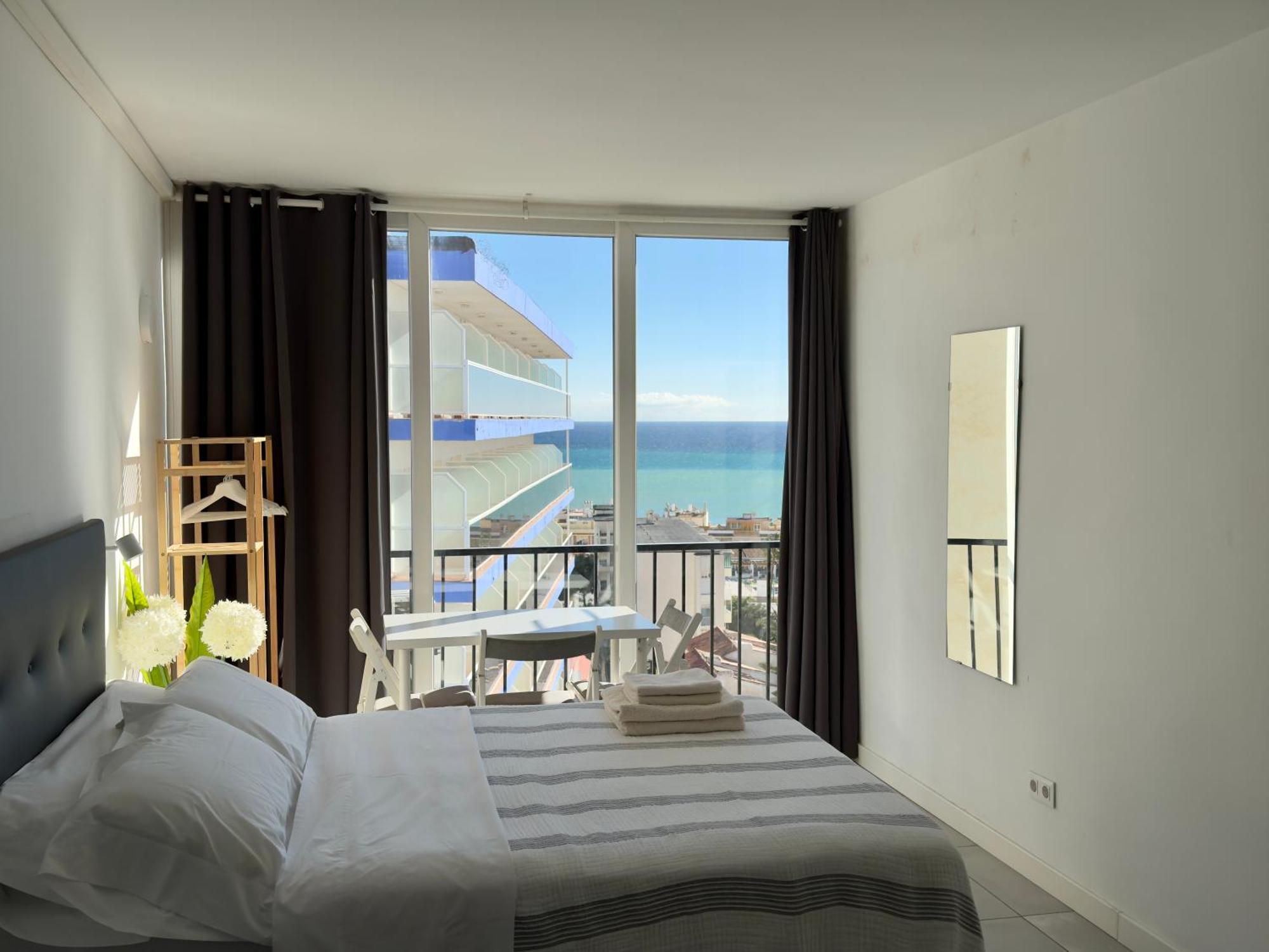 Inviting Studio With Sea View Τορρεμολίνος Εξωτερικό φωτογραφία